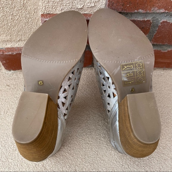 🆕Musse & Cloud Silver Leather Cutout Booties Sz 6 - Picture 8 of 13
